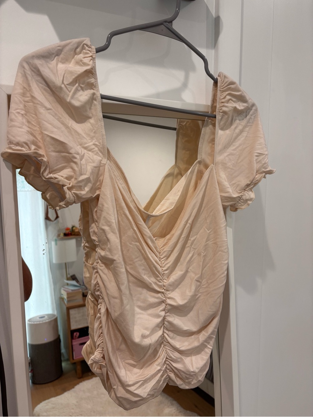 Reformation RARE Sample Sale: Ruched V-Neck Puff Sleeve Top in Light Beige - Picture 2 of 4
